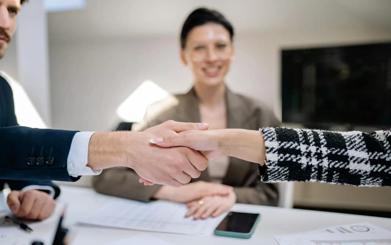 Jak negocjować cenę mieszkania na rynku wtórnym i uniknąć przepłacenia